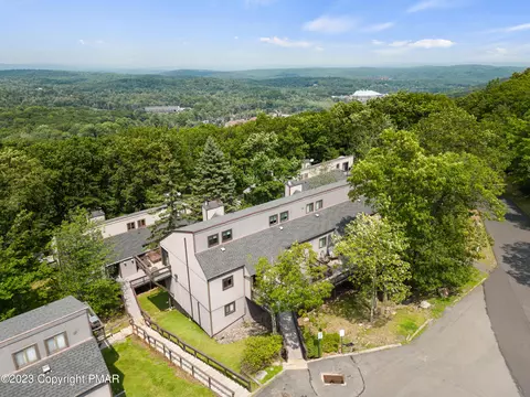 115 Cross Country Ln, Tannersville, PA 18372