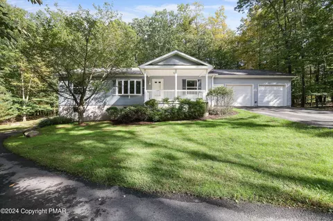 137 Hemlock Rd, Tannersville, PA 18372