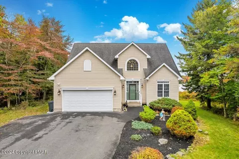 265 Nadine Blvd, Pocono Summit, PA 18346