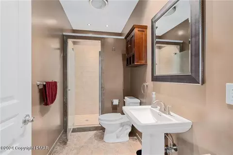 245 E Dell Rd, Bath, PA 18014 photo 49