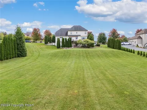 245 E Dell Rd, Bath, PA 18014 photo 4