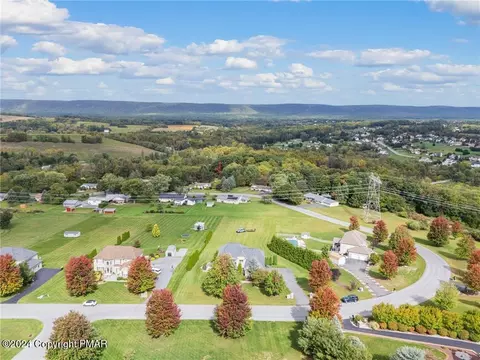 245 E Dell Rd, Bath, PA 18014 photo 3