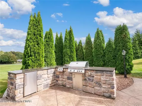 245 E Dell Rd, Bath, PA 18014 photo 8