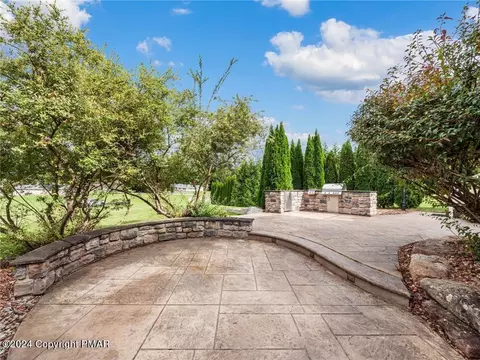 245 E Dell Rd, Bath, PA 18014 photo 7