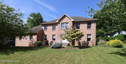 1179 Dotta Dr, Pen Argyl, PA 18072