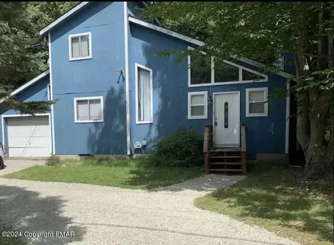 1225 Country Place Dr, Tobyhanna, PA 18466