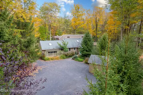 916 Sir Lionel Ct, Pocono Lake, PA 18347
