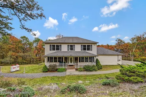 104 Tumbleweed Dr, Long Pond, PA 18334