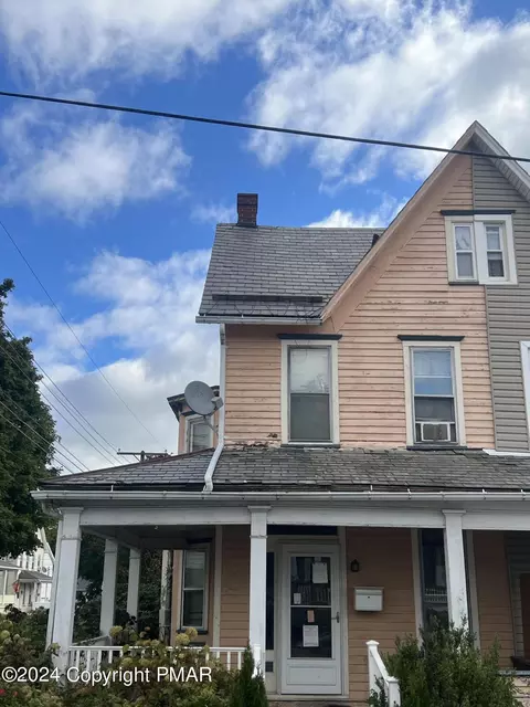 214 N Schanck Ave, Pen Argyl, PA 18072