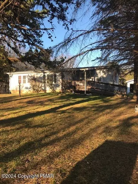 246 Flame Dr, Blakeslee, PA 18610