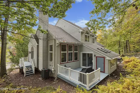 37 Summit Wind Dr, Lake Harmony, PA 18624