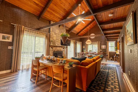 1148 Pocono Mountain Lake Dr, Bushkill, PA 18324