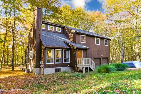1083 Apollo Dr, Gouldsboro, PA 18424