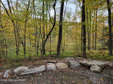 17 Willow Ct, East Stroudsburg, PA 18302
