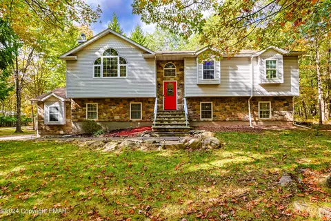 540 Adie Dr, Effort, PA 18330