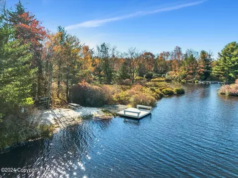313 Miller Dr, Pocono Pines, PA 18350