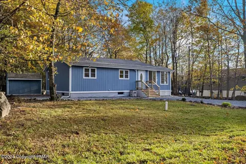 5003 Woodside Dr, Tobyhanna, PA 18466
