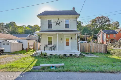 9 E 2nd St, Lehighton, PA 18235
