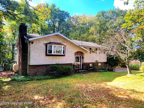 143 Twin Oak Ter, Tannersville, PA 18372