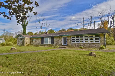 1272 Sarah St, Saylorsburg, PA 18353