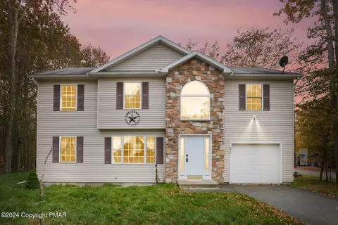 7411 Ventnor Dr, Tobyhanna, PA 18466