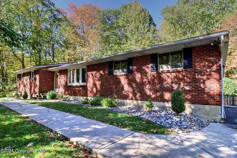 129 Foxcroft Dr, Saylorsburg, PA 18353