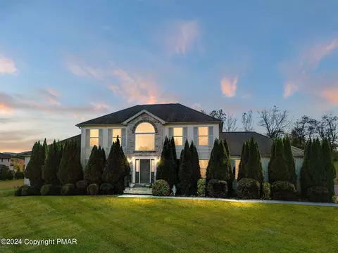 9 Farmstead Way, Mount Bethel, PA 18343