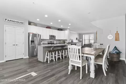 9 Red Rose Ln, Easton, PA 18045