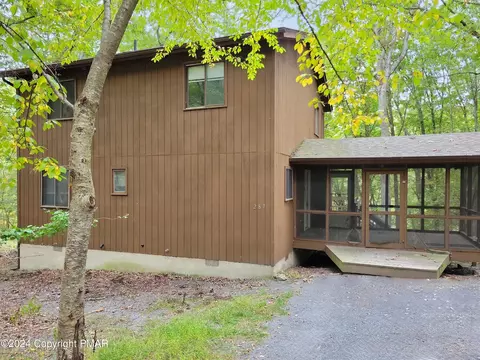 287 Manchester Dr, Bushkill, PA 18324