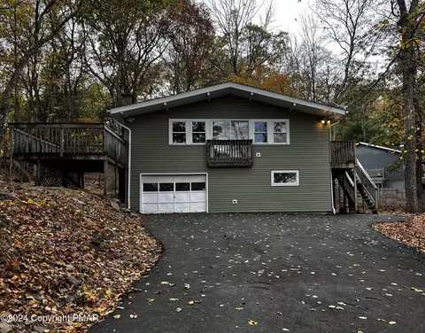 1089 Porter Dr, Bushkill, PA 18324