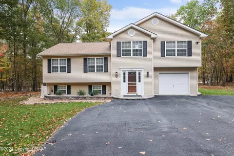 264 Somerset Dr, East Stroudsburg, PA 18301