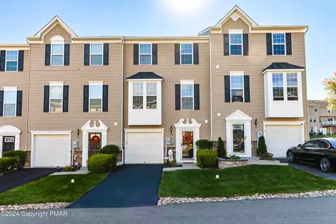 7 Red Rose Ln, Easton, PA 18045