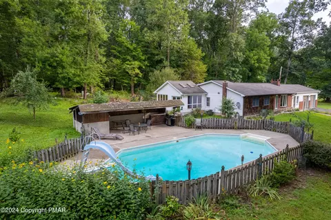 1151 Turkey Ridge Rd, Mount Bethel, PA 18343