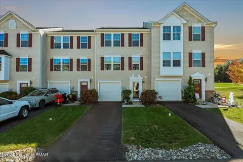17 Gold Rose Ln, Easton, PA 18045