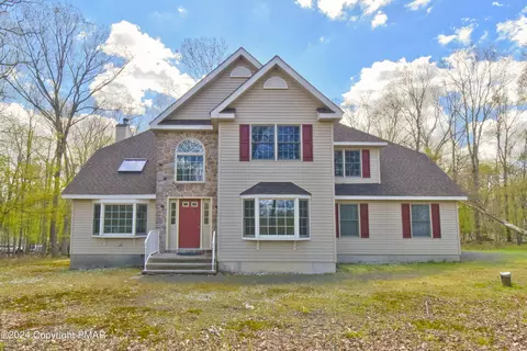 3407 Canterbury Cir, East Stroudsburg, PA 18302