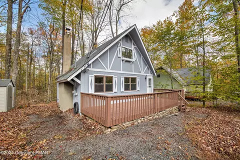 130 Oswayo Dr, Pocono Lake, PA 18347