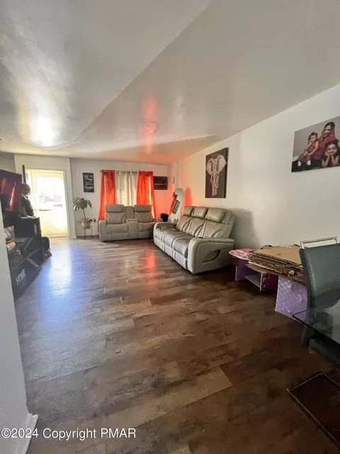 511 Old Forge Dr, Bath, PA 18014 photo 3