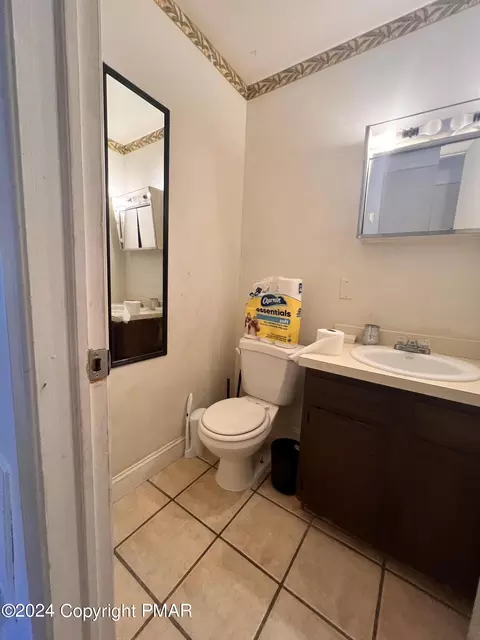 511 Old Forge Dr, Bath, PA 18014 photo 17