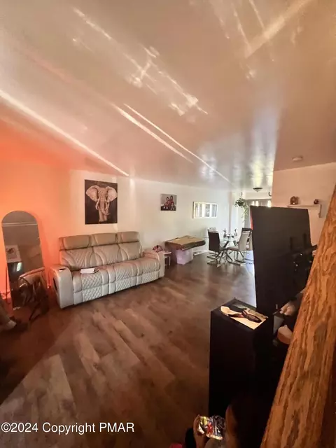 511 Old Forge Dr, Bath, PA 18014 photo 4