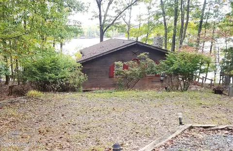 6169 W Lakeshore Dr, East Stroudsburg, PA 18302