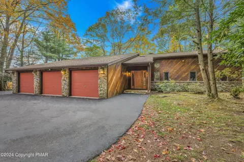 36 Linden Dr, Lake Harmony, PA 18624