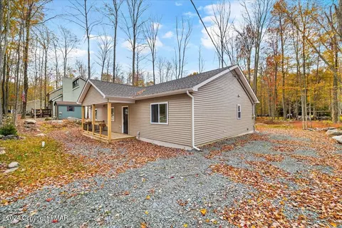 120 Chitimacha Dr, Pocono Lake, PA 18347