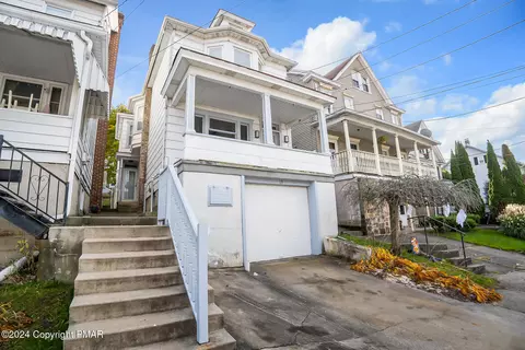 19 E Center St, Nesquehoning, PA 18240