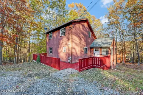 2228 Southport Dr, Bushkill, PA 18324