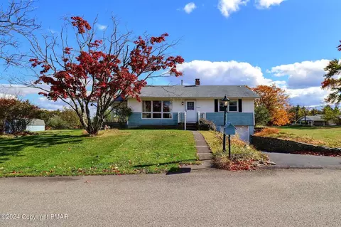 924 Mt Zion Ave, Stroudsburg, PA 18360