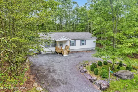 6126 Chickasa Dr, Pocono Lake, PA 18347