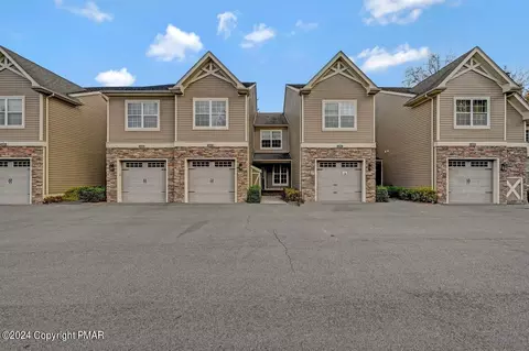 1205 Clymer Ln, Pocono Pines, PA 18350