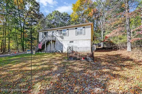 2223 Pinewood Ln, Stroudsburg, PA 18360