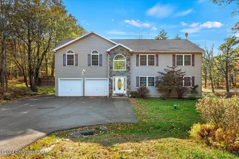 1042 Clover Rd, Long Pond, PA 18334