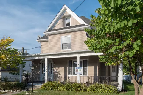 709 Minooka Ave, Moosic, PA 18507
